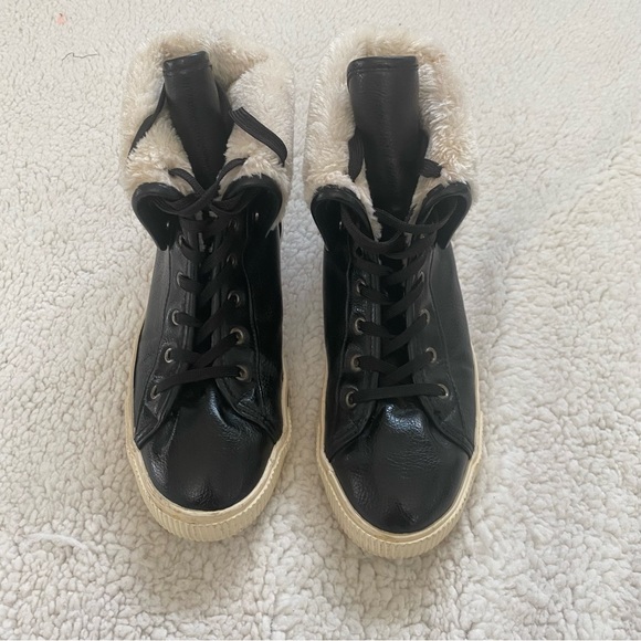 Arizona Jean co. Black faux leather high top with faux fur inside. Size 7.5 - Picture 7 of 10